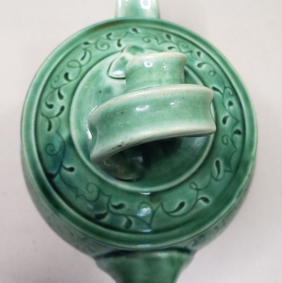 EUC- Handmade teapot in sage-colored glaze - Picture 7 of 9